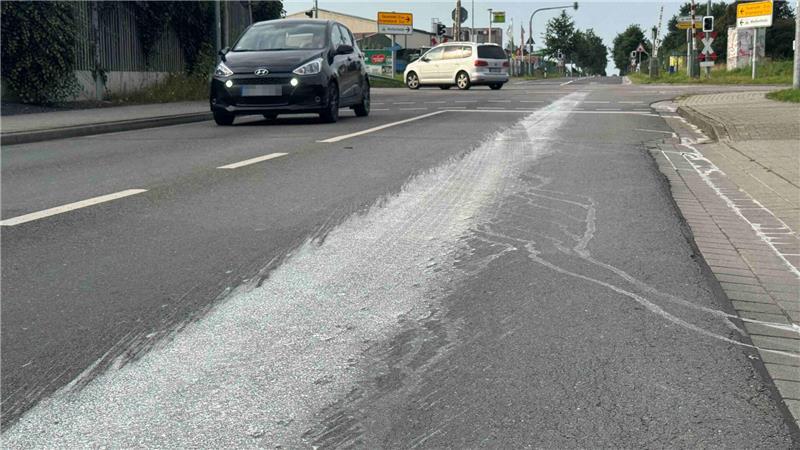 Das Kalk-Wasser-Gemisch ist ungefährlich und wird vom nächsten Regen weggewaschen.