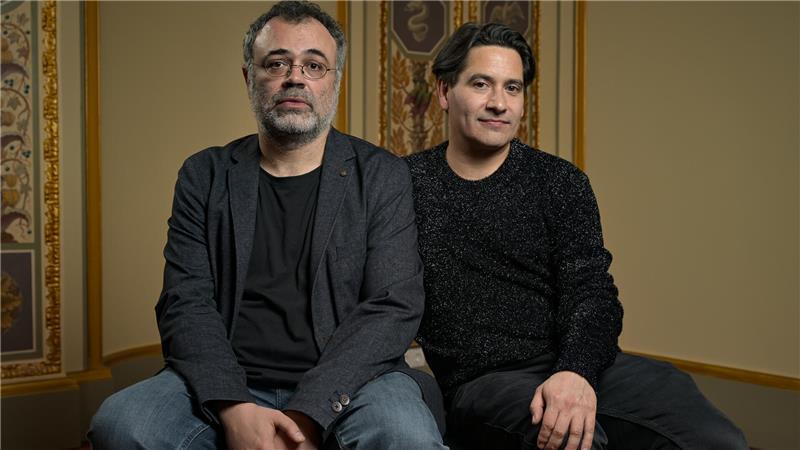 Das Karikaturisten-Duo Hauck&Bauer zeigt eine Live-Show auf Schloss Agathenburg.