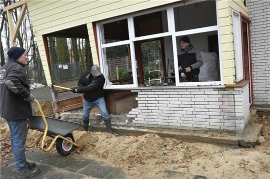 Das Kassenhäuschen und der Kiosk werden abgebaut. Foto: Felsch