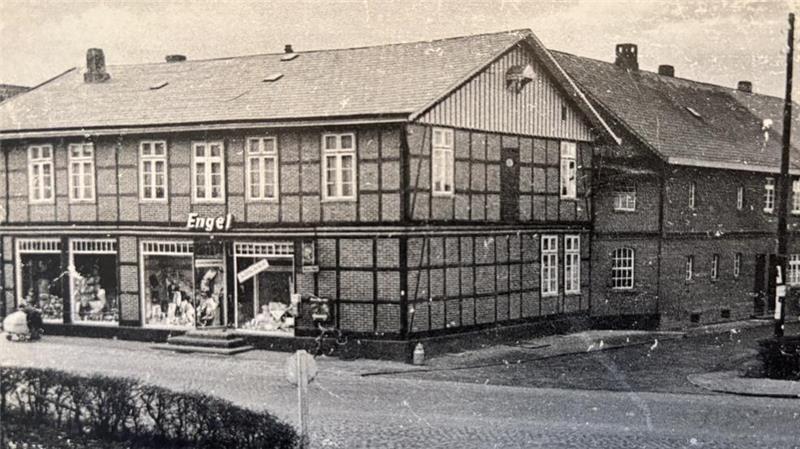 Mit 90 soll Schluss sein: Renate Engel will Porzellanladen schließen Das Kaufhaus Engel in der Nachkriegszeit.