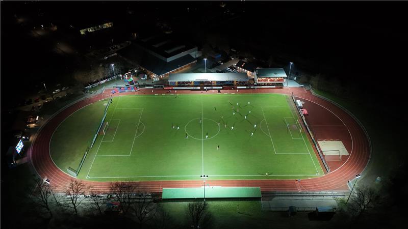 Das Kehdinger Stadion ist wie eine Dunkelkammer, ist sich der Rat einig.