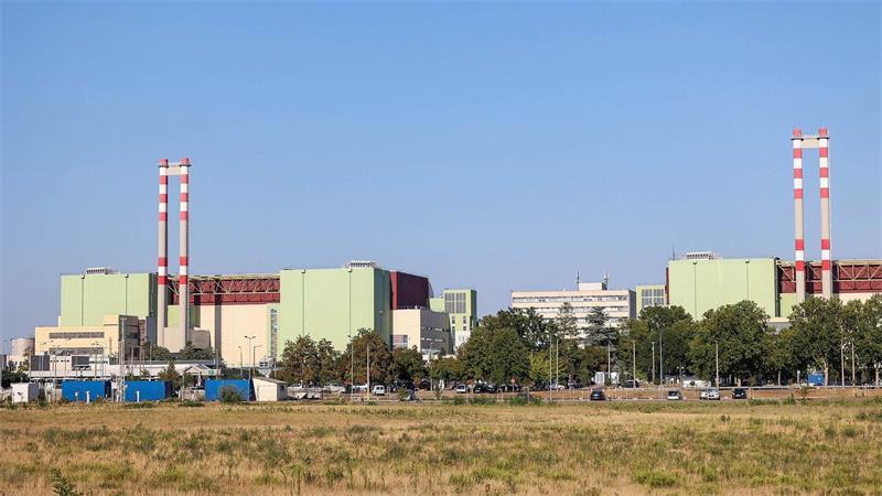 Ungarn stoppt Atomkraftwerk – Stromversorgung unter Druck Das Kernkraftwerk MVM Paks musste aufgrund extrem niedriger Wasserstände an der Donau komplett abgeschaltet werden.