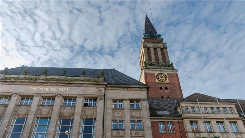 Das Kieler Rathaus. Die Ratsversammlung der Stadt hat einer Vereinbarung mit der Bundeswehr zugestimmt. (Symbolbild)