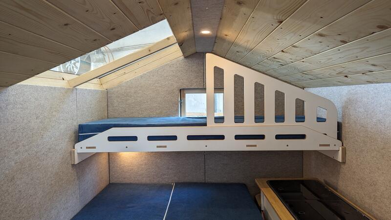 Das Kinderbett ist 1,60 Meter lang und mit unterschiedlichen Fallschutzlösungen erhältlich.