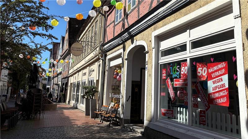 Kulinarik statt Kindermode: Weinwirtschaft übernimmt Kids only in Stade Das Kinderfachgeschäft Kids only in der Großen Schmiedestraße ist seit Ende Mai geschlossen. Mehr als 20 Jahre lang verkaufte Inhaberin Kathrin Breuer hier Mode für Kinder.