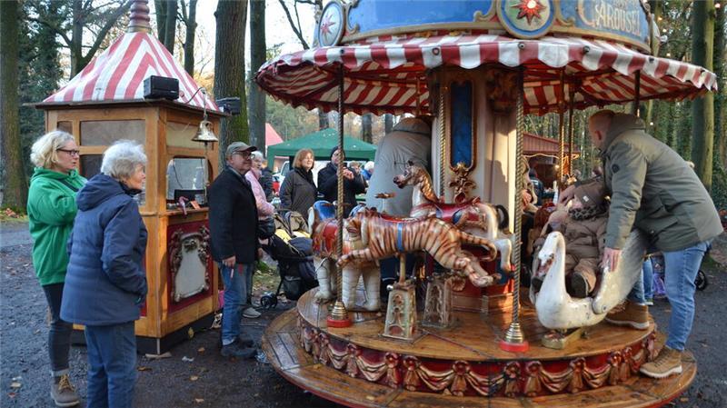 Das Kinderkarussell von 1893 machte Kindern und Erwachsenen Spaß.