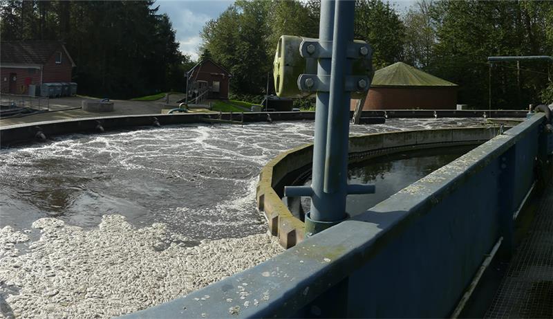 Das Klärwerk von Drochtersen ist am Limit. Doch eine Lösung ist noch immer nicht in Sicht. Foto: Knappe