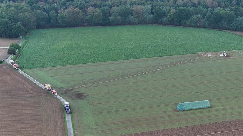 Das Kleinflugzeug war aus ungeklärter Ursache nahe Erkelenz im Rheinland abgestürzt.