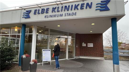 Das Klinikpersonal in Stade schaffte es, den Angreifer aus dem Krankenhaus zu bringen. (Symbolbild)