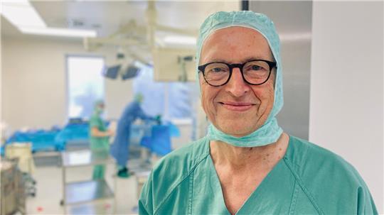 „Das Knie ist mein Organ geworden“: Dr. Hans-Wolfram Körner am Dienstag im OP des Buxtehuder Elbe Klinikums.