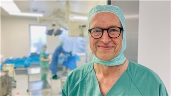 „Das Knie ist mein Organ geworden“: Dr. Hans-Wolfram Körner am Dienstag im OP des Buxtehuder Elbe Klinikums.