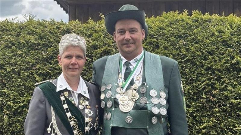 Das Königspaar Nicole Schröder und Kai Marco Eberhardt.