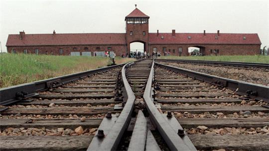 Das Konzentrationslager Auschwitz. Ein Loxstedter hatte im Internet einen Hasskommentar gepostet, den das Amtsgericht Geestland als Volksverhetzung wertete. (Symbolbild)