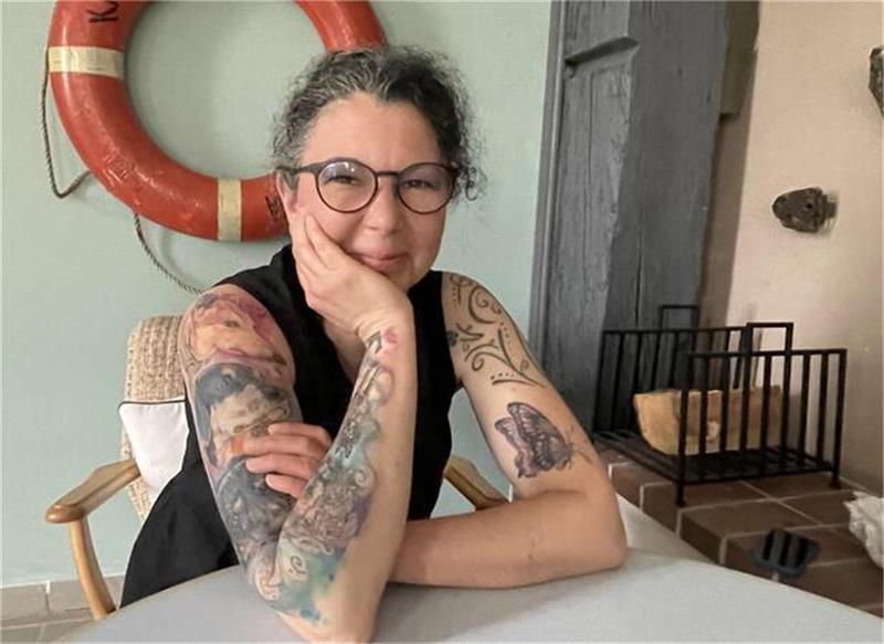 Das Konzept ihres Café hat Sabine Ruppel leicht verändert. Das stimmungsvolle Ambiente, zu dem sich eine Mischung aus Alt und Neu und ein Hauch Skandinavien verbinden, bleibt hingegen ebenso wie die selbst gebackenen Torten. Foto: Glückselig