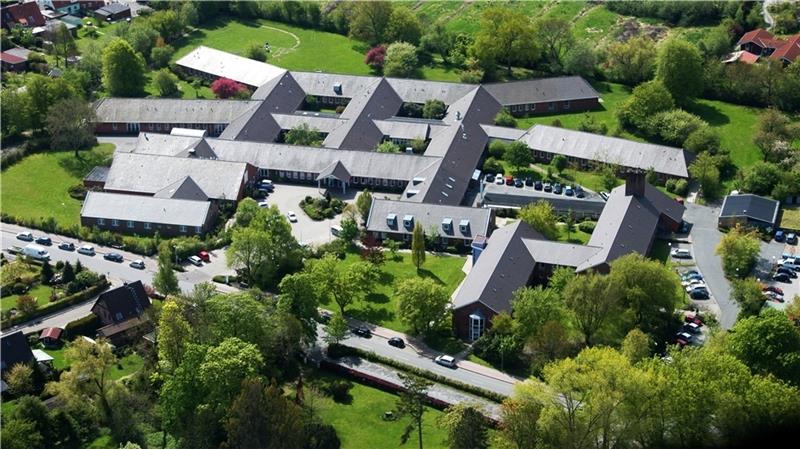 Das Krankenhaus in Otterndorf benötigt einen dritten Operationssaal. Nach der Eröffnung des Insolvenzverfahrens 2021 hatten der Landkreis Cuxhaven und die Samtgemeinde Land Hadeln die 2005 privatisierte Klinik übernommen.