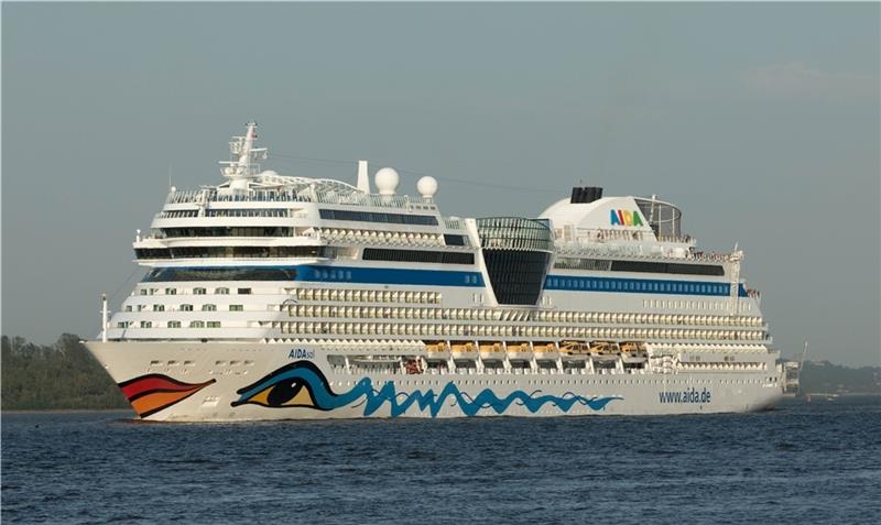 Das Kreuzfahrtschiff „Aidasol“ wird nach der Fahrt erst am 7. Januar wieder in Hamburg erwartet. Foto: Löffler
