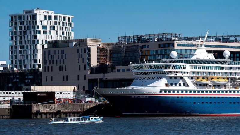 Kreuzfahrtschiff hat am neuen Hamburger Terminal angelegt Das Kreuzfahrtschiff „Balmoral“ liegt am neuen Hamburger Kreuzfahrtterminal.