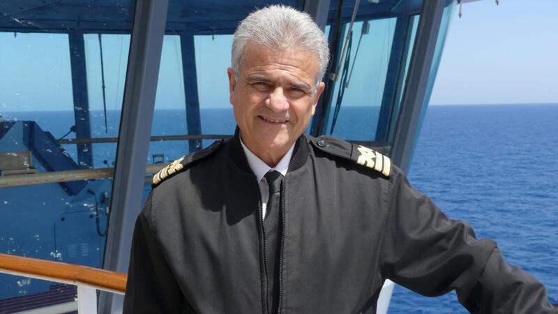 Das Kreuzfahrtschiff „Celestyal Discovery“ - ehemals „AIDAaura“ - steht unter dem Kommando des griechischen Kapitäns Panagiotis Giaukoumatos.
