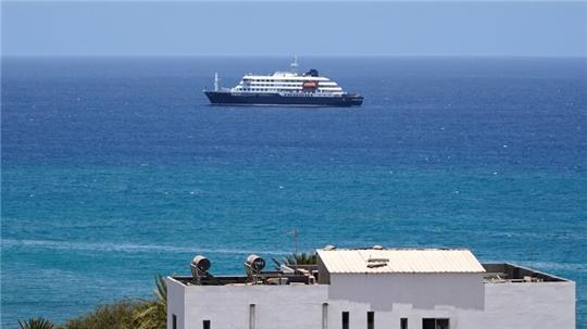 Das Kreuzfahrtschiff „Hondius“ liegt im Hafen von Praia, Kap Verde, vor Anker.