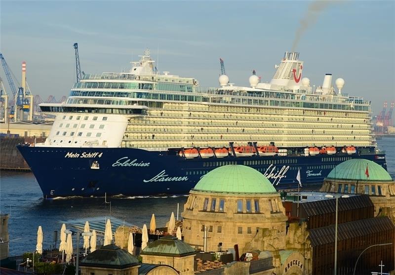 Das Kreuzfahrtschiff „Mein Schiff 4“ beendet am Freitag in Hamburg seine Kurzreise „Göteborg & Kristiansand“. Foto Hasenpusch