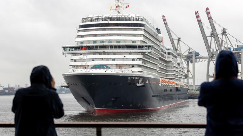 Kreuzfahrtschiff „Queen Anne“ fährt am Abend erneut am Kreis Stade entlang Das Kreuzfahrtschiff "Queen Anne" läuft beim erstmals in den Hamburger Hafen ein.