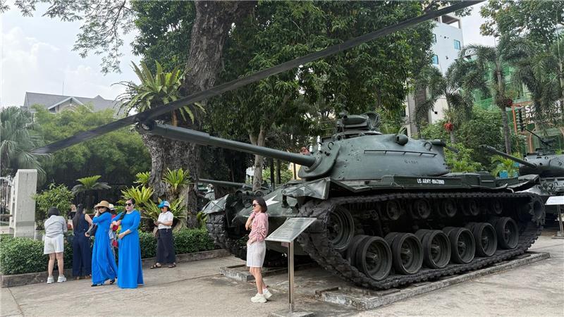 50 Jahre Ende des Vietnamkriegs: Riesige Feiern geplant Das Kriegsmuseum (War Remnants Museum) in Ho-Chi-Minh-Stadt erlebt gerade einen besonderen Andrang.