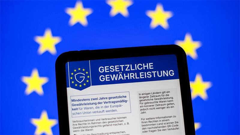 Das Label macht deutlich: Kunden können in der EU defekte Neuware mindestens zwei Jahre lang reklamieren - in manchen Ländern auch länger. (Symbolbild) 