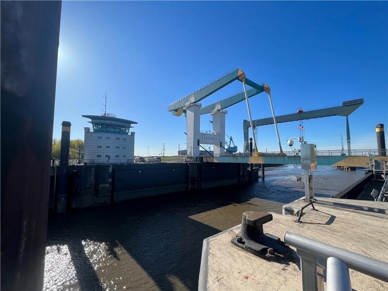 Niedersachsen sagt Nein zum Generalplan Elbe Das Land Niedersachsen will sich weder für noch gegen ein Schöpfwerk am Este-Sperrwerk aussprechen. Foto: Vasel