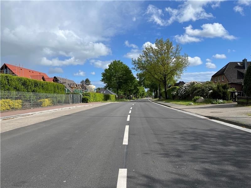 B73: Gute Nachrichten von Dauerbaustelle in Agathenburg Das Land hat auf der B73 in Agathenburg lärmmindernde Asphalt eingebaut. Foto: Vasel (Archiv)