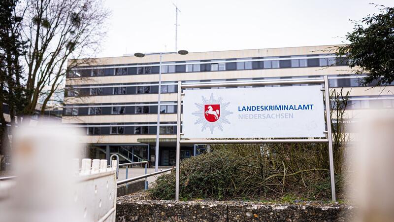 Frühere RAF-Terroristin Klette schweigt - Waffen gefunden Das Landeskriminalamt Niedersachsen in Hannover.