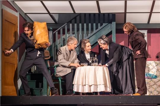 Das Landestheater Detmold ist mit einer turbulenten Komödie zu Gast im Stadeum. Foto: Landestheater Detmold