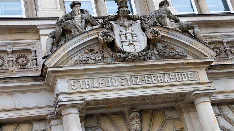 Das Landgericht Hamburg hat einen Angeklagten wegen Beihilfe zum Drogenhandel zu sechseinhalb Jahren Haft verurteilt. (Symbolbild)