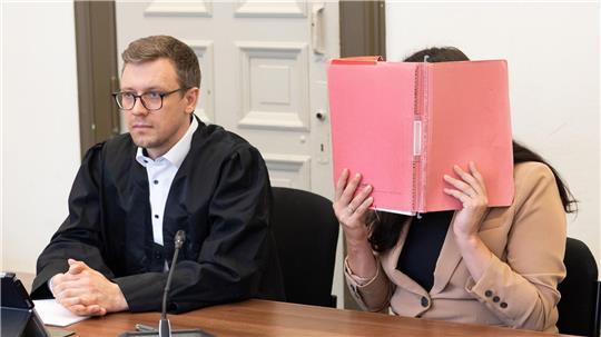 Das Landgericht Hamburg könnte eine 39-Jährige, die ihre demente Großmutter umgebracht haben soll, in eine psychiatrische Klinik einweisen.