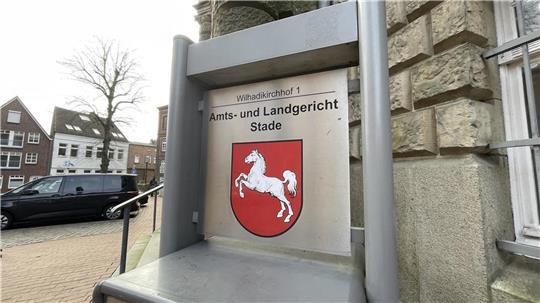 Das Landgericht Stade hat eine achtköpfige Tätergruppe aus Kutenholz wegen bandenmäßigen Drogenhandels zu mehrjährigen Haftstrafen verurteilt. Der Bundesgerichtshof (BGH) hat die Urteile jetzt bestätigt.
