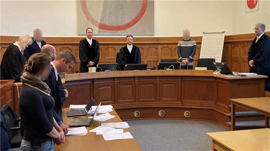 Das Landgericht Stade hat eine ehemalige Polizistin zu zweieinhalb Jahren Gefängnis verurteilt.