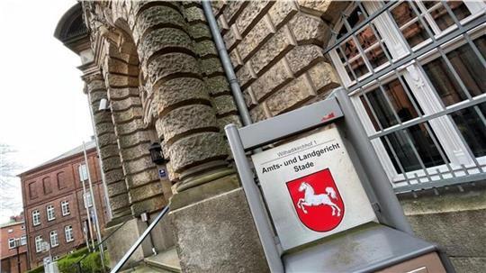 Das Landgericht Stade verhandelte den brutalen Überfall auf einen Stader Senior in seiner Wohnung.
