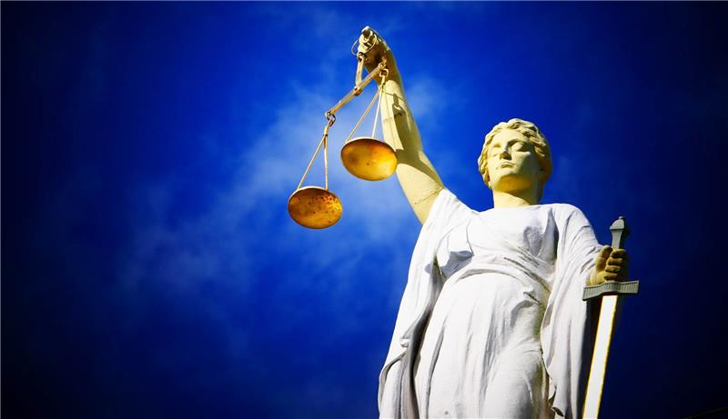 Volksverhetzung: 87-Jährige muss in Haft Das Landgericht Verden verurteilte die Frau wegen Volksverhetzung zu einer Freiheitsstrafe von acht Monaten. Foto: Edward Lich/Pixabay