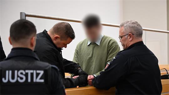 Das Landgericht hatte den Angeklagten im Januar unter anderem wegen schwerer Vergewaltigung in zwei Fällen, Vergewaltigung, Brandstiftung und versuchter besonders schwerer Brandstiftung verurteilt. (Archivbild)