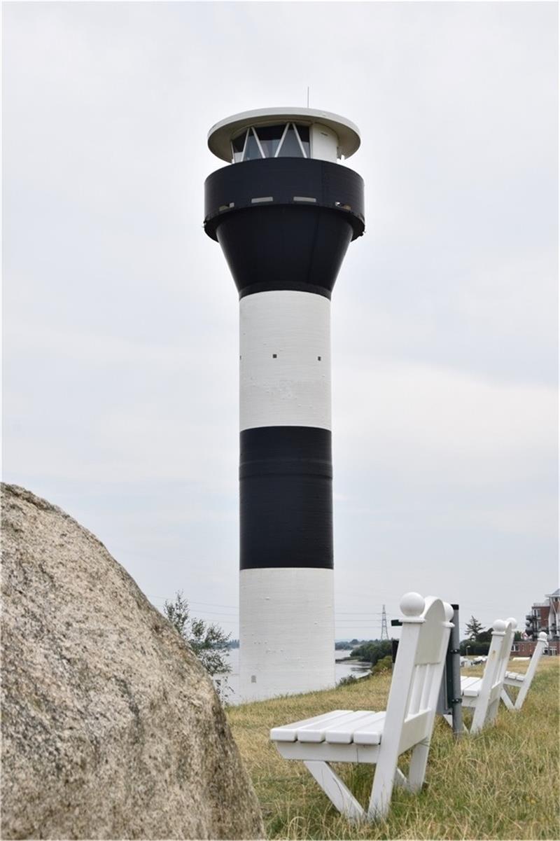 Leuchtturm in Hollern-Twielenfleth bekommt frischen Anstrich Das Leitfeuer in Twielenfleth wird neu lackiert. Foto: Battmer