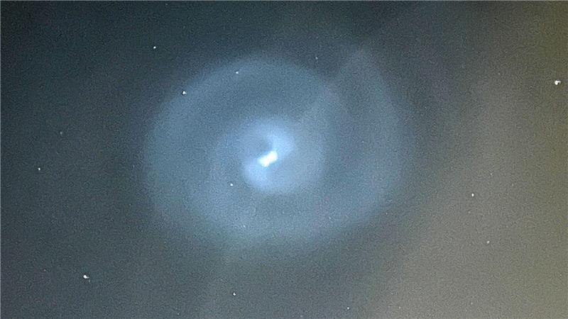 Raketentreibstoff zauberte Spiralwirbel in den Abendhimmel Das Lichtphänomen war über Deutschland und Teilen Europas zu sehen.