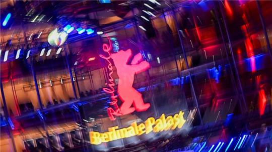 Das Logo der Berlinale am Berlinale Palast.