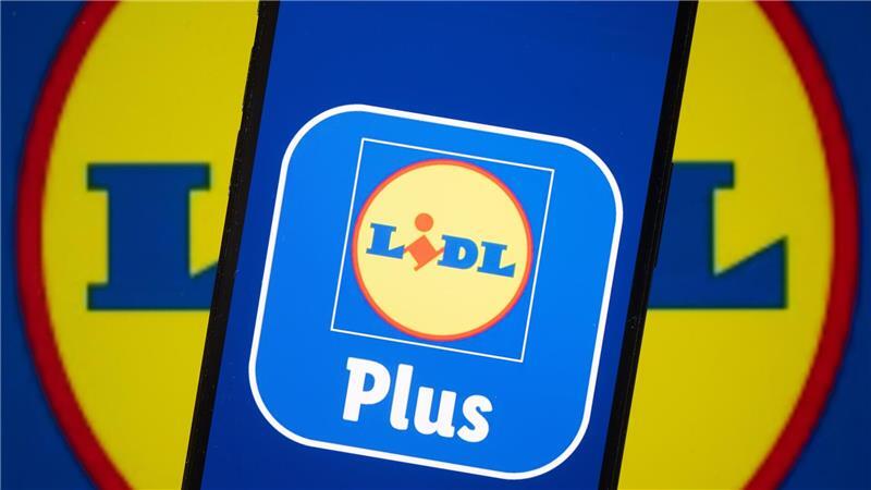 Metallteile in Butterwaffeln: Lidl ruft Produkt zurück Das Logo der „Lidl Plus“-App wird auf einem Smartphone angezeigt. (Archivbild)