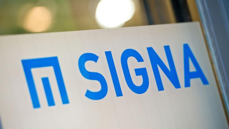 Signa Holding von Milliardär Benko meldet Insolvenz an Das Logo der Signa-Holding ist in München an einem Bürogebäude zu sehen.