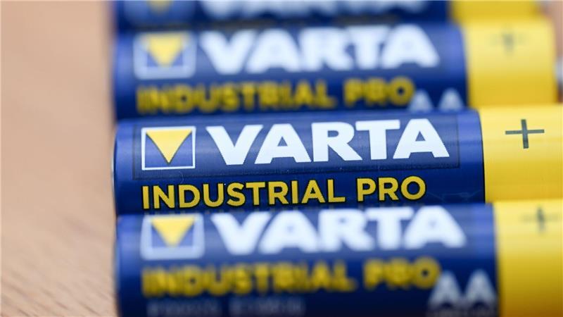 Das Logo des Batterieherstellers Varta ist auf Batterien der Firma aufgedruckt.