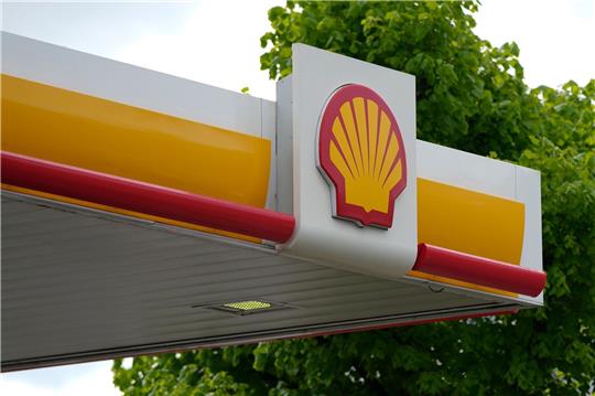 Das Logo des Ölkonzerns Shell: Die Preise an Tankstellen gehen wieder nach unten.