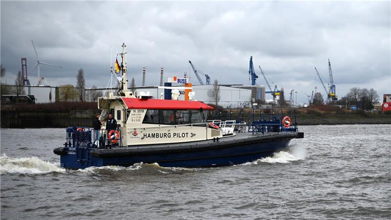 Lotsenversetzschiff „Hamburg Pilot 3“ im Hafen vorgestellt Das Lotsenversetzschiff „Hamburg Pilot 3“ wurde offiziell im Hamburger Hafen vorgestellt.