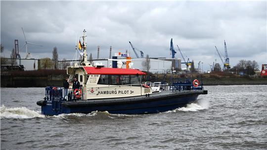Das Lotsenversetzschiff „Hamburg Pilot 3“ wurde offiziell im Hamburger Hafen vorgestellt.