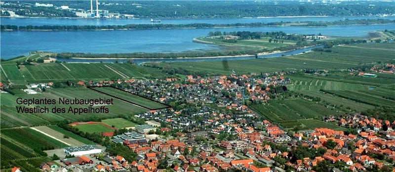 Das Luftfoto zeigt Jork (vorne) und Borstel (hinten). Oben sind Elbe und die Gefängnisinsel Hahnöfersand zu sehen, schwarz umrandet ist das geplante Baugebiet „ Westlich Appelhoff “.