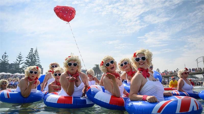 Das Marilyn Jetty Swim wurde 2014 von Sarah Tinney ins Leben gerufen, nachdem sie ihre Mutter an Krebs verloren hatte. 