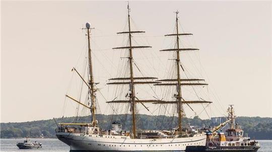 Das Marine-Segelschulschiff „Gorch Fock“ liegt nach bestandener TÜV-Prüfung in Hamburg und kann besichtigt werden. Foto: Frank Molte